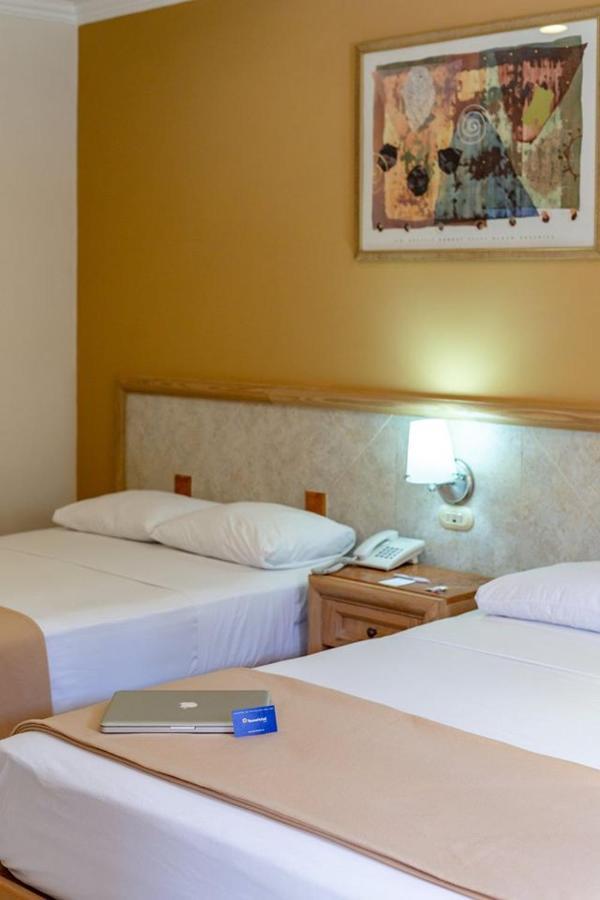 Tecnohotel Itzaes Merida Bagian luar foto