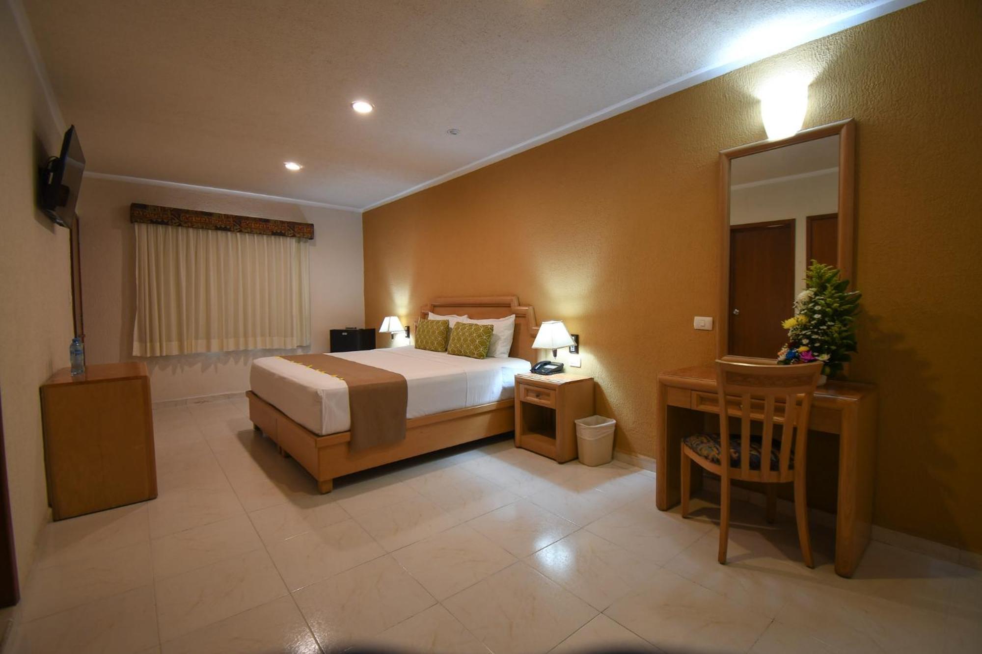 Tecnohotel Itzaes Merida Bagian luar foto