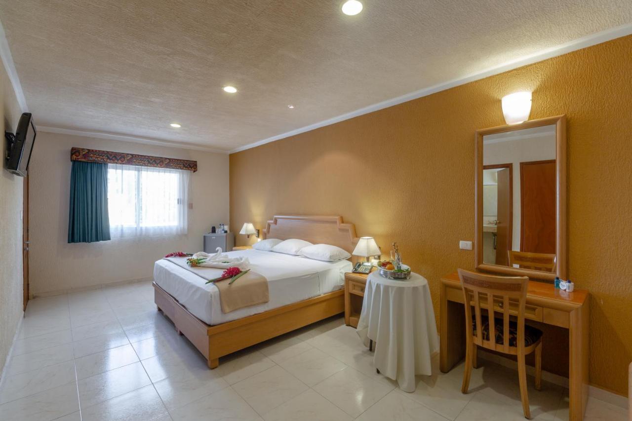 Tecnohotel Itzaes Merida Bagian luar foto